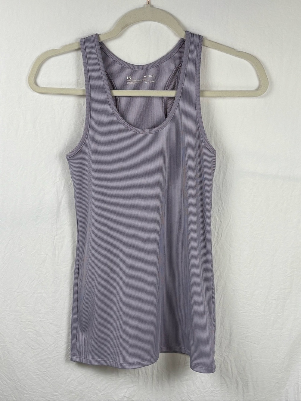 Under Armour women’s Medium fitted Heat Gear Lavender Ribbed Performance Tank